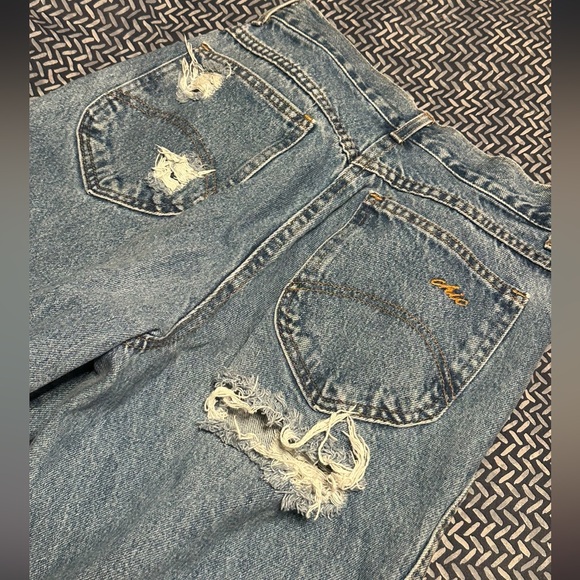 chic Denim - Chic distressed jeans